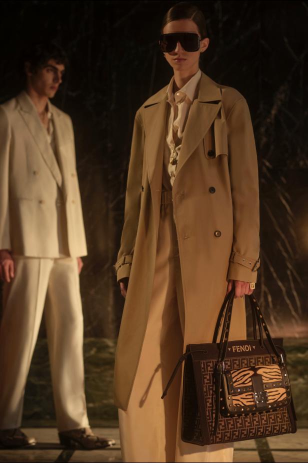 ماريا غراتسيا كيوري تعود إلى جذور ‏Fendi‏ التاريخية لتقديم أولى مجموعات كروز‎ 2027 ‎