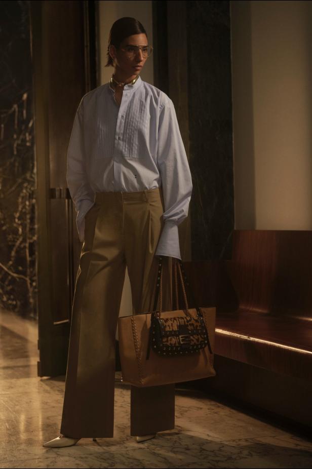 ماريا غراتسيا كيوري تعود إلى جذور ‏Fendi‏ التاريخية لتقديم أولى مجموعات كروز‎ 2027 ‎