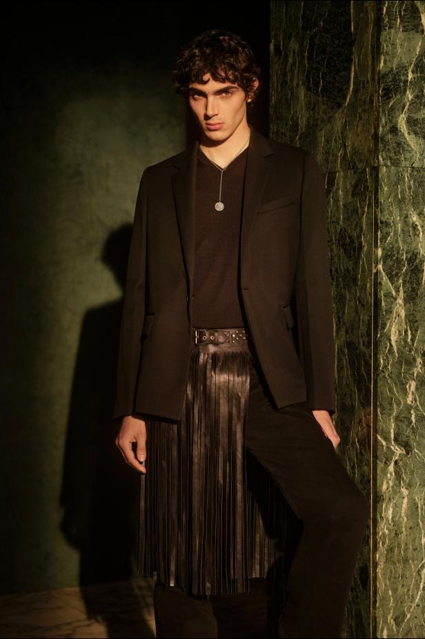 ماريا غراتسيا كيوري تعود إلى جذور ‏Fendi‏ التاريخية لتقديم أولى مجموعات كروز‎ 2027 ‎