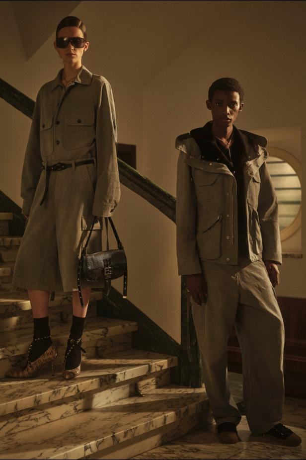 ماريا غراتسيا كيوري تعود إلى جذور ‏Fendi‏ التاريخية لتقديم أولى مجموعات كروز‎ 2027 ‎
