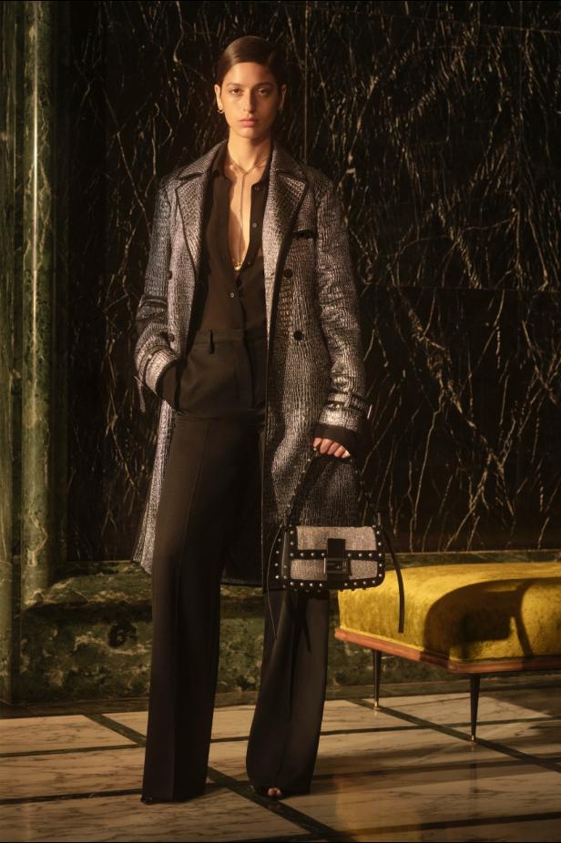 ماريا غراتسيا كيوري تعود إلى جذور ‏Fendi‏ التاريخية لتقديم أولى مجموعات كروز‎ 2027 ‎