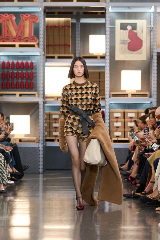 Max Mara‏ تحتفل بإرث 75 عامًا وترسم ملامح أزياء السفر والعطلات لموسم 2027‏