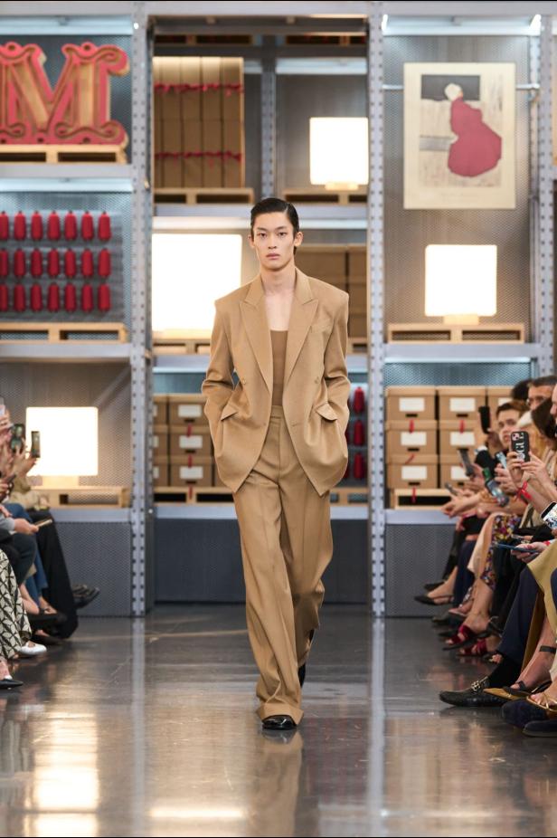 Max Mara‏ تحتفل بإرث 75 عامًا وترسم ملامح أزياء السفر والعطلات لموسم 2027‏