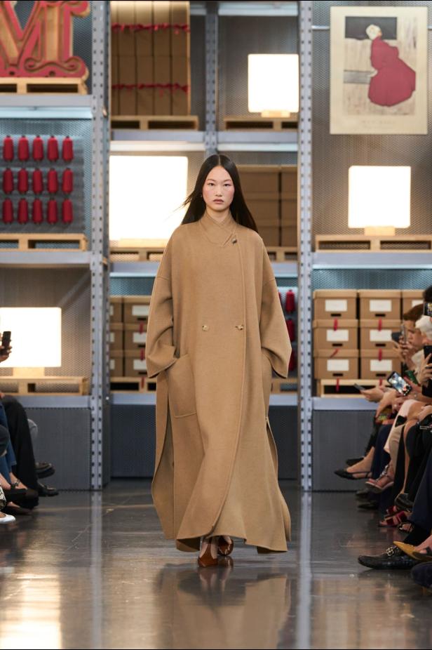 Max Mara‏ تحتفل بإرث 75 عامًا وترسم ملامح أزياء السفر والعطلات لموسم 2027‏