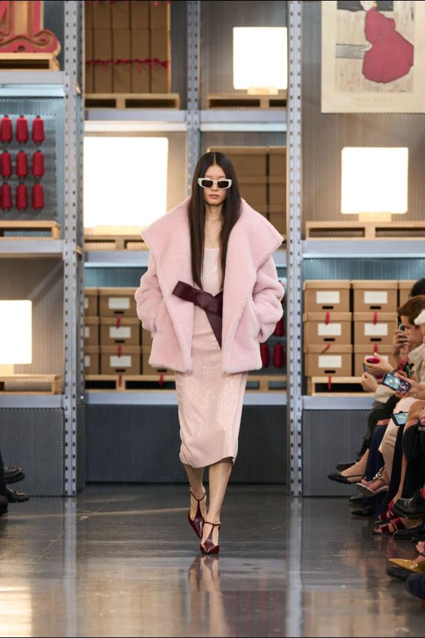 Max Mara‏ تحتفل بإرث 75 عامًا وترسم ملامح أزياء السفر والعطلات لموسم 2027‏