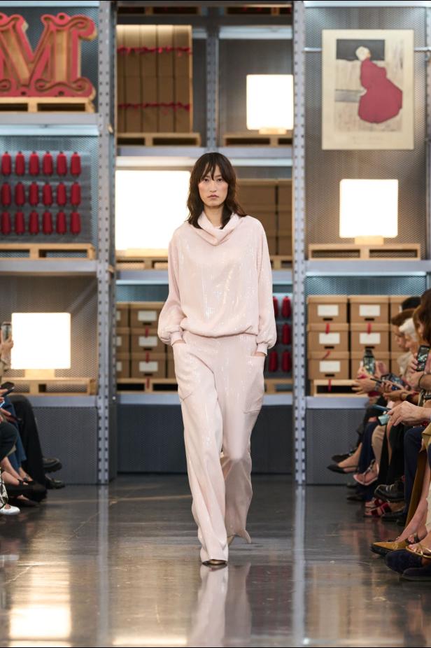 Max Mara‏ تحتفل بإرث 75 عامًا وترسم ملامح أزياء السفر والعطلات لموسم 2027‏