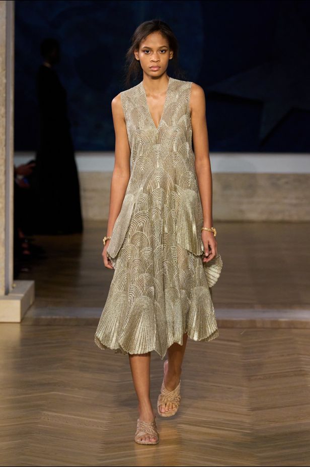 مجموعة ‏Fendi‏ للأزياء الراقية لخريف 2026.. الحرفية اليدوية تتحول إلى معجزة بصرية من ‏الدانتيل والتطريز