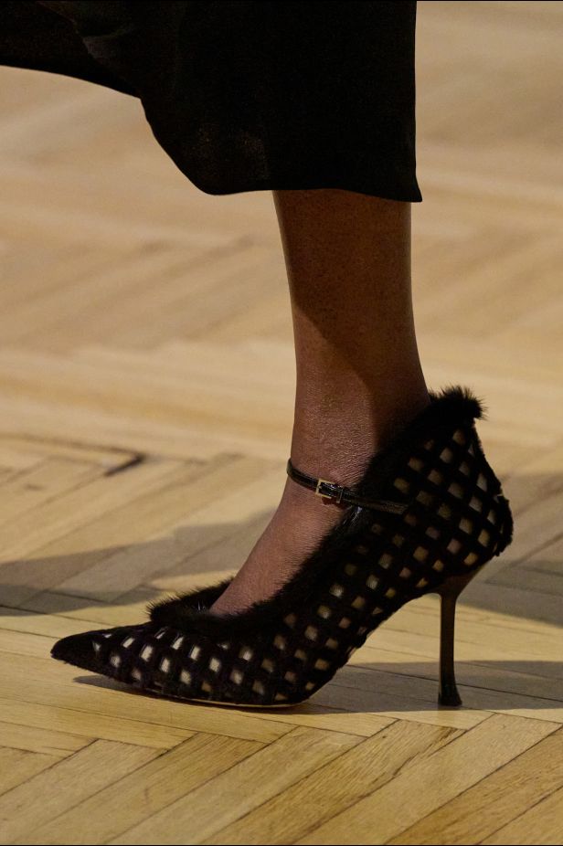 مجموعة ‏Fendi‏ للأزياء الراقية لخريف 2026.. الحرفية اليدوية تتحول إلى معجزة بصرية من ‏الدانتيل والتطريز