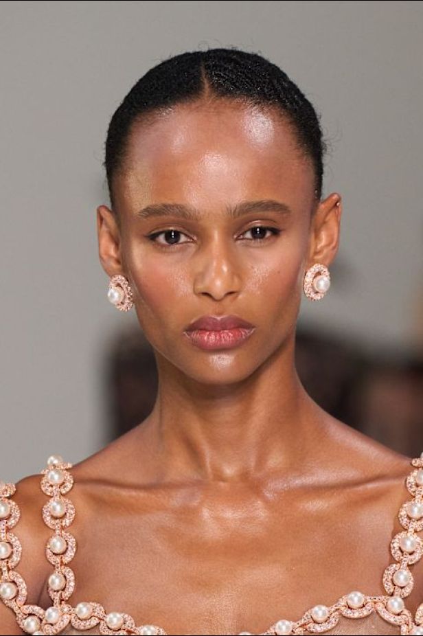 مجموعة ‏Tamara Ralph‏ لكوتور خريف وشتاء 2026-2027... سحر الثلاثينيات يلتقي بفخامة ‏الشرق