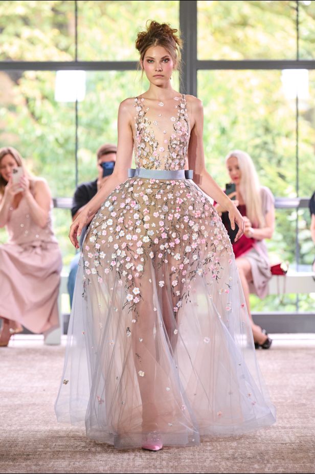 حكايات الأنوثة بين التاريخ والخيال في مجموعة  Yanina Couture خريف وشتاء 2026 للأزياء الراقية 