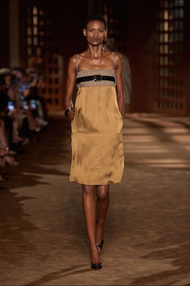 حرية الأربعينيات بلغة ‏Ferragamo‏ في مجموعة ربيع وصيف 2027‏