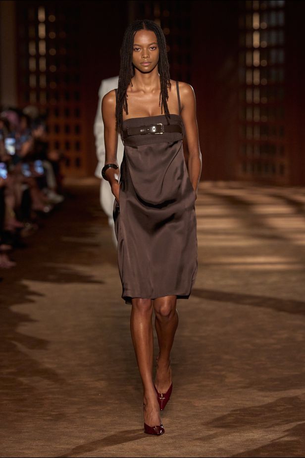 حرية الأربعينيات بلغة ‏Ferragamo‏ في مجموعة ربيع وصيف 2027‏