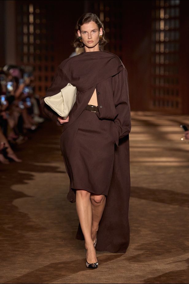 حرية الأربعينيات بلغة ‏Ferragamo‏ في مجموعة ربيع وصيف 2027‏