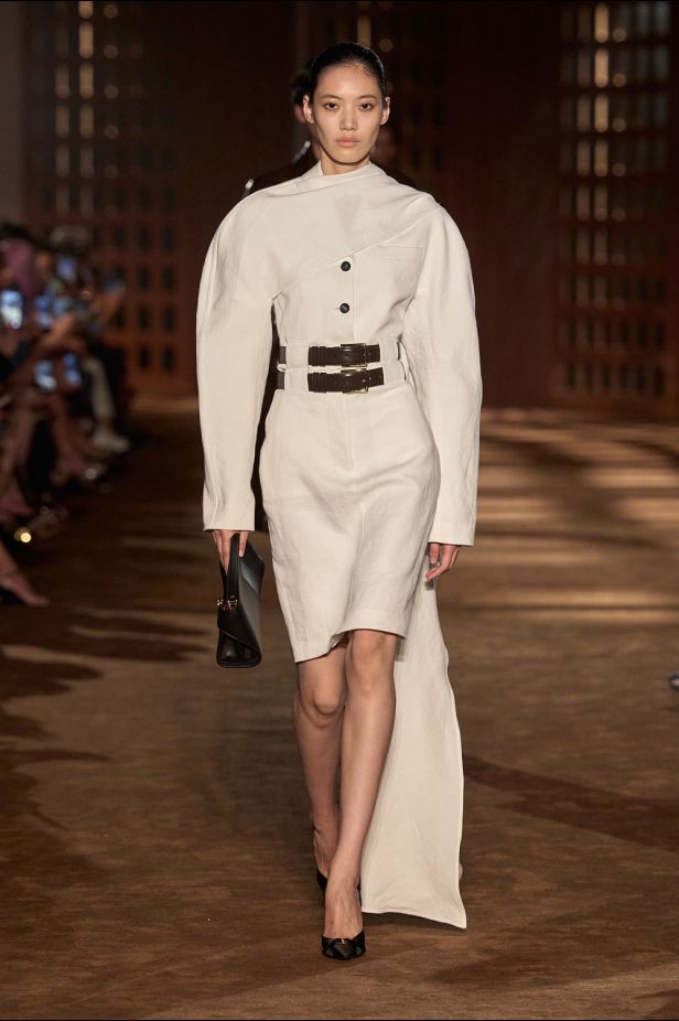 حرية الأربعينيات بلغة ‏Ferragamo‏ في مجموعة ربيع وصيف 2027‏