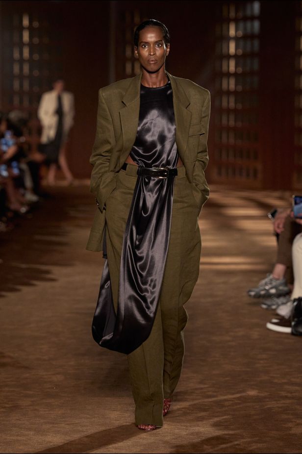 حرية الأربعينيات بلغة ‏Ferragamo‏ في مجموعة ربيع وصيف 2027‏