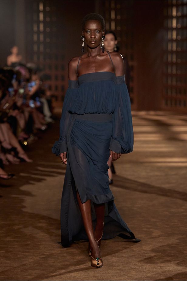 حرية الأربعينيات بلغة ‏Ferragamo‏ في مجموعة ربيع وصيف 2027‏