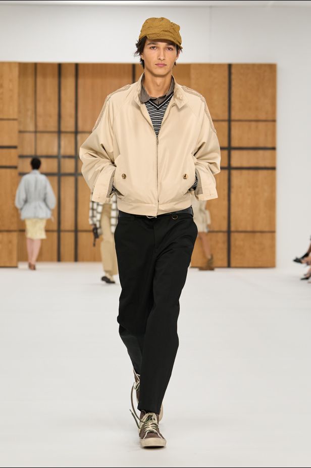 حين يلين الإرث.. “دانيل لي” يفتح أبواب Burberry للعفوية في ربيع وصيف 2027