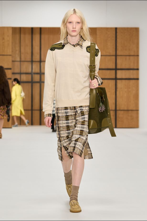 حين يلين الإرث.. “دانيل لي” يفتح أبواب Burberry للعفوية في ربيع وصيف 2027