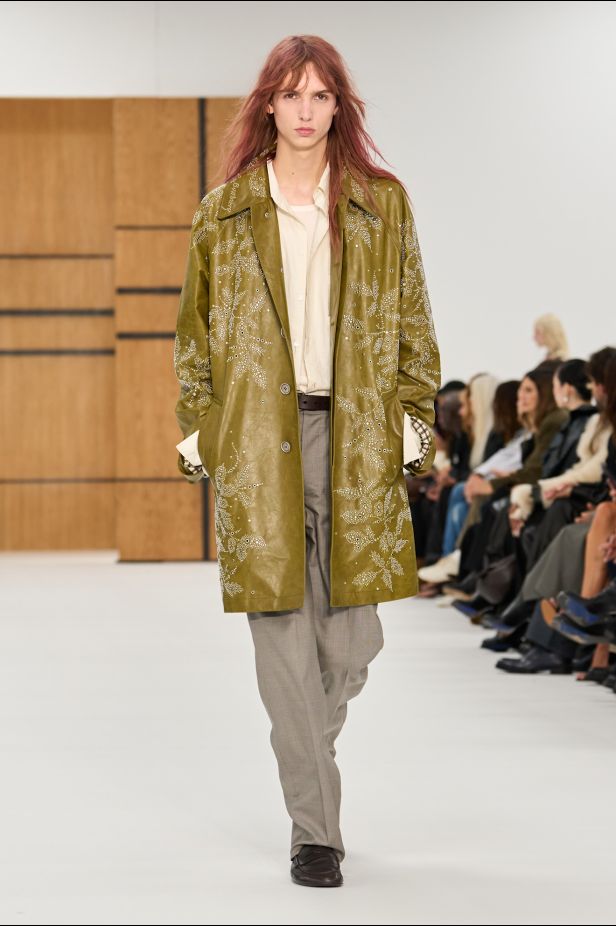 حين يلين الإرث.. “دانيل لي” يفتح أبواب Burberry للعفوية في ربيع وصيف 2027