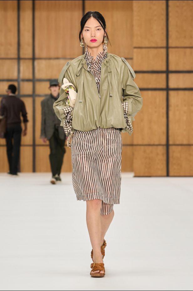 حين يلين الإرث.. “دانيل لي” يفتح أبواب Burberry للعفوية في ربيع وصيف 2027