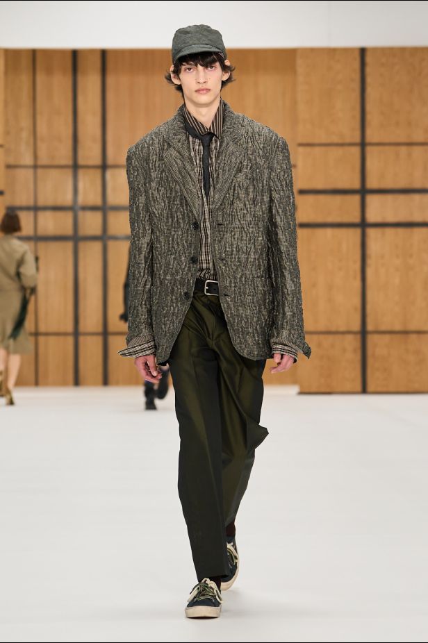 حين يلين الإرث.. “دانيل لي” يفتح أبواب Burberry للعفوية في ربيع وصيف 2027