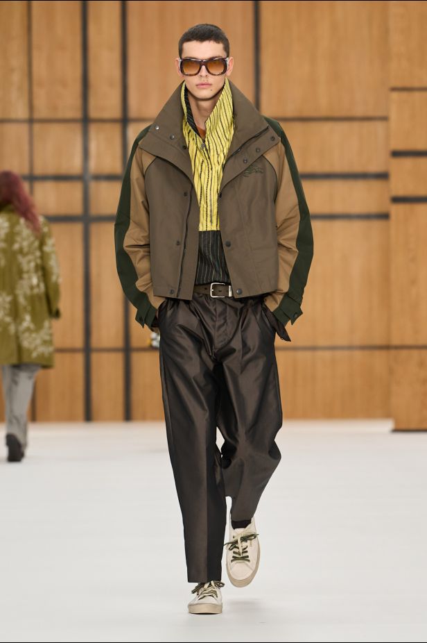 حين يلين الإرث.. “دانيل لي” يفتح أبواب Burberry للعفوية في ربيع وصيف 2027