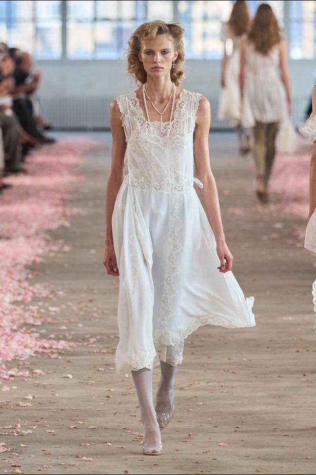 مجموعة ماغدا بوتريم لربيع وصيف 2027... أنوثة جريئة تستعيد الذاكرة البولندية ‏