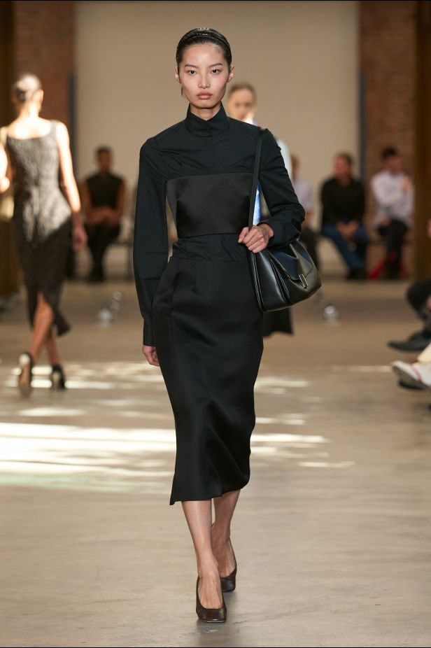 فيرونيكا ليوني تُعيد صياغة البساطة الأميركية في عرض ‏Calvin Klein‏ لربيع 2027 ‏