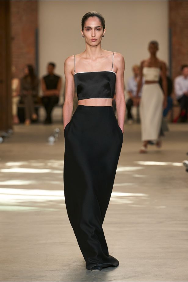 فيرونيكا ليوني تُعيد صياغة البساطة الأميركية في عرض ‏Calvin Klein‏ لربيع 2027 ‏
