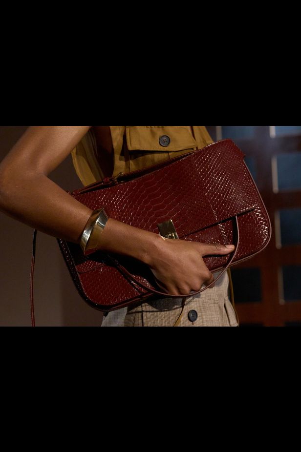 حرية الأربعينيات بلغة ‏Ferragamo‏ في مجموعة ربيع وصيف 2027‏
