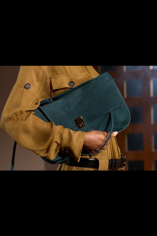 حرية الأربعينيات بلغة ‏Ferragamo‏ في مجموعة ربيع وصيف 2027‏