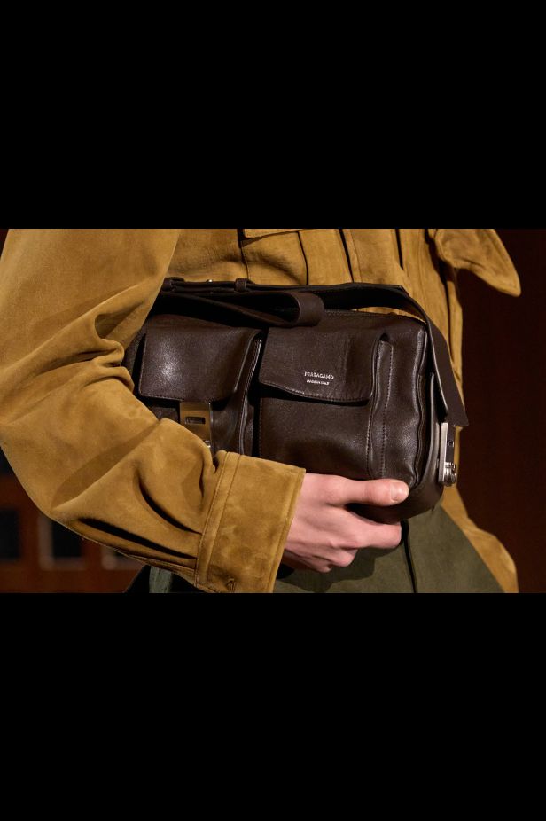 حرية الأربعينيات بلغة ‏Ferragamo‏ في مجموعة ربيع وصيف 2027‏