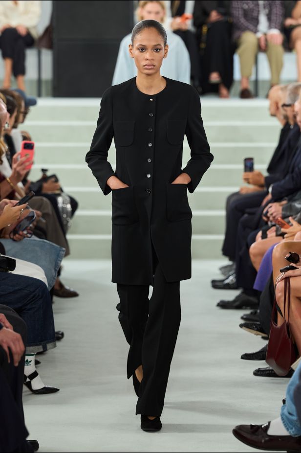 مجموعة ‏JIL SANDER ‎‏ لربيع 2027 تستكشف جمال اللامثالية ‏