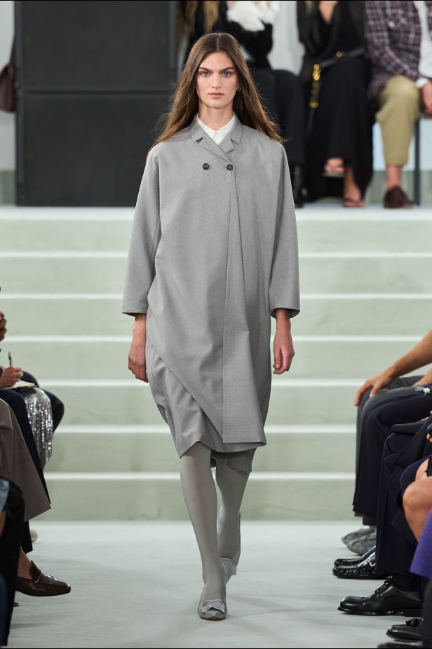 مجموعة ‏JIL SANDER ‎‏ لربيع 2027 تستكشف جمال اللامثالية ‏