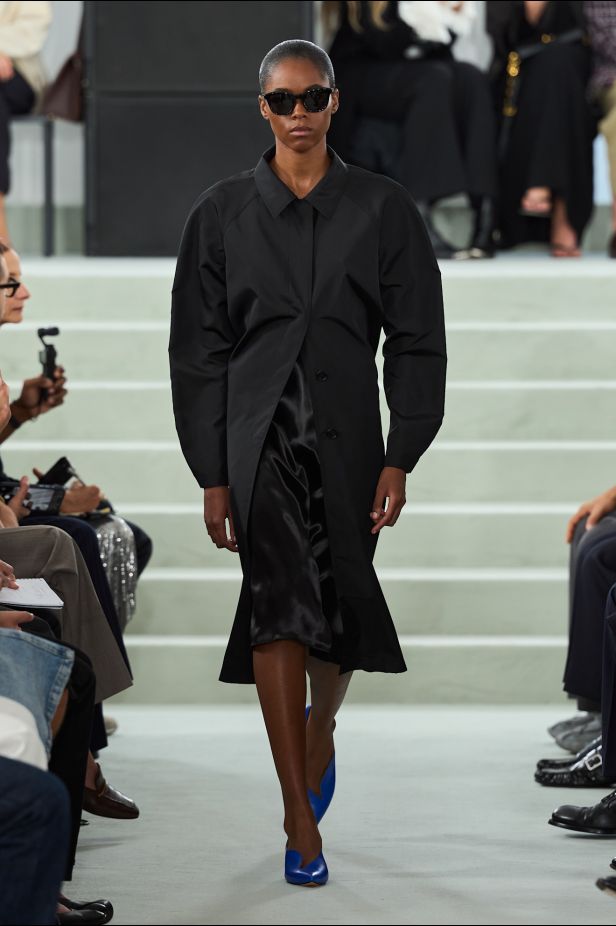 مجموعة ‏JIL SANDER ‎‏ لربيع 2027 تستكشف جمال اللامثالية ‏