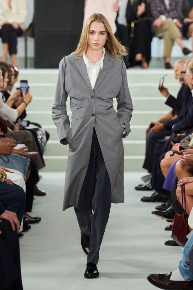 مجموعة ‏JIL SANDER ‎‏ لربيع 2027 تستكشف جمال اللامثالية ‏