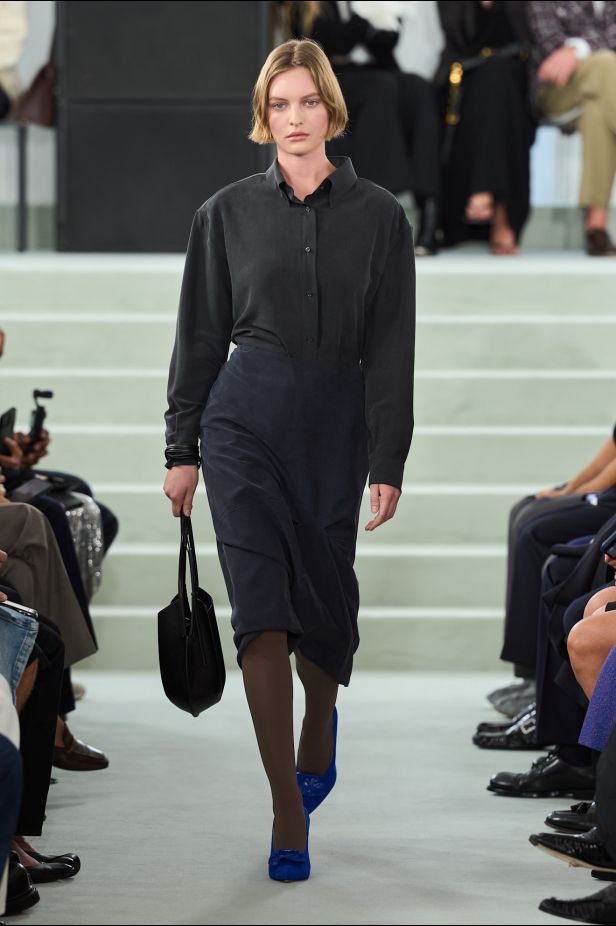 مجموعة ‏JIL SANDER ‎‏ لربيع 2027 تستكشف جمال اللامثالية ‏