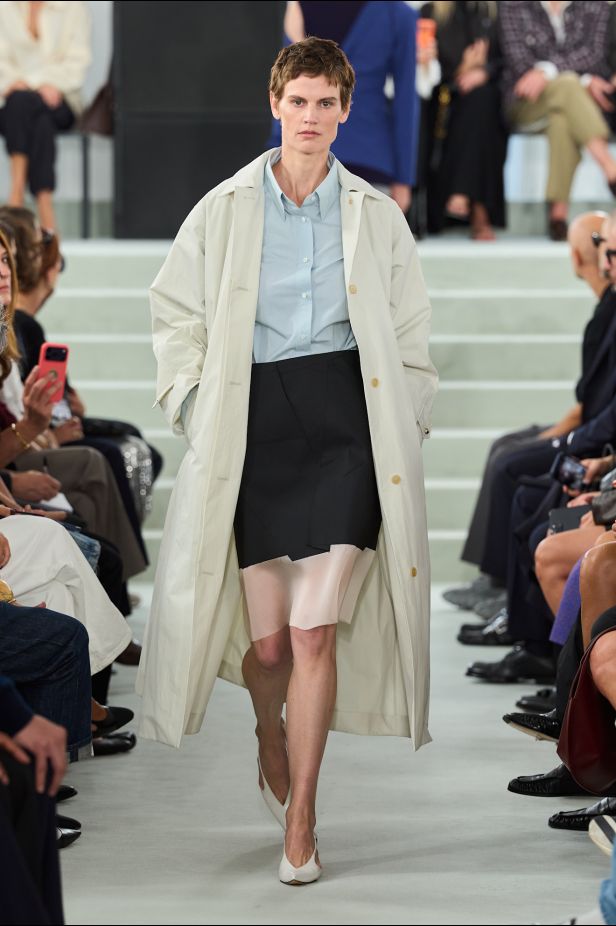 مجموعة ‏JIL SANDER ‎‏ لربيع 2027 تستكشف جمال اللامثالية ‏