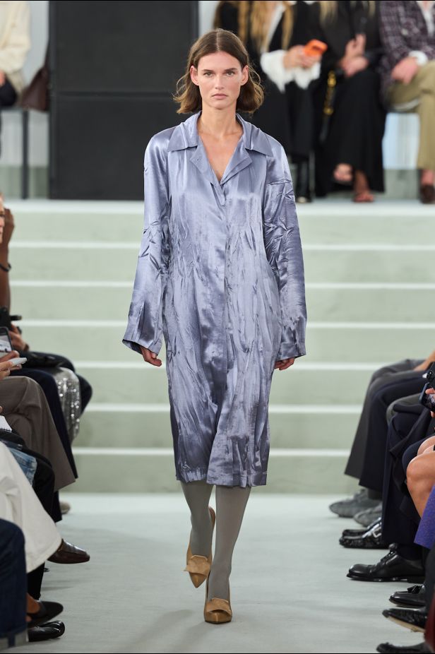 مجموعة ‏JIL SANDER ‎‏ لربيع 2027 تستكشف جمال اللامثالية ‏