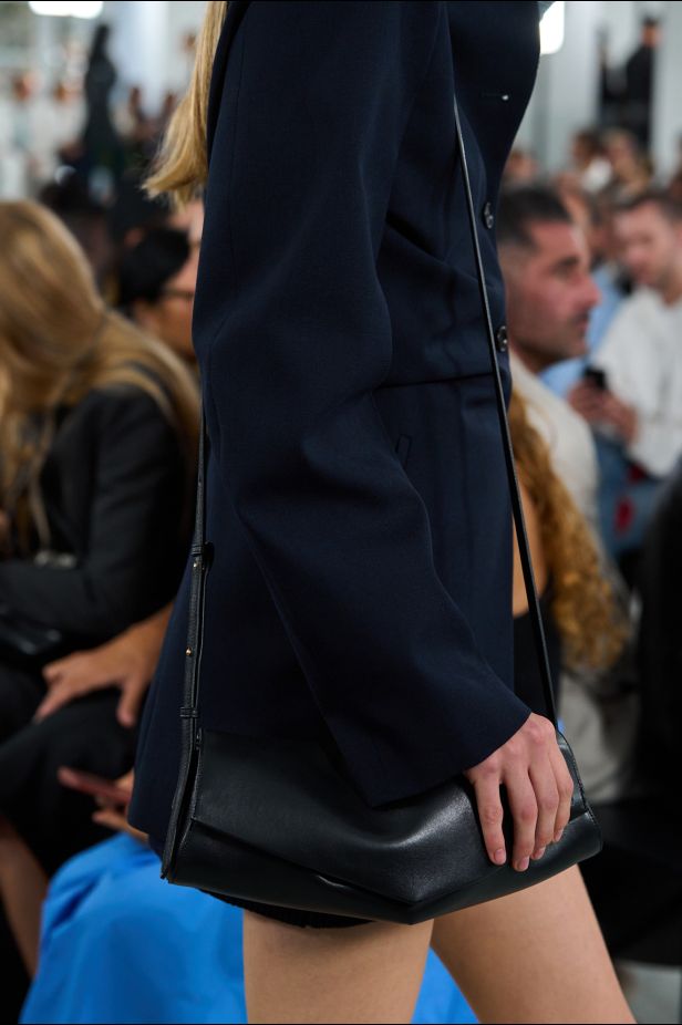 مجموعة ‏JIL SANDER ‎‏ لربيع 2027 تستكشف جمال اللامثالية ‏