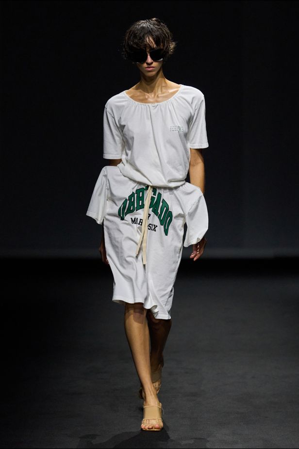 MM6 Maison Margiela‏ تعيد ابتكار خزانة الملابس اليومية في مجموعة ربيع 2027‏