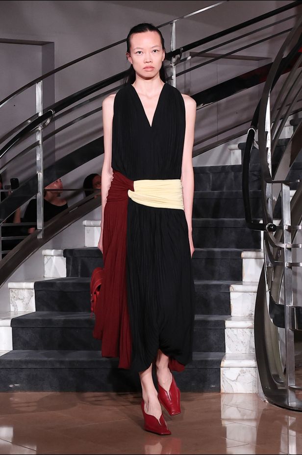 مجموعة ‏Proenza Schouler‏ لربيع 2027... راشيل سكوت تكتب حوارًا بين الإرث والعصرية