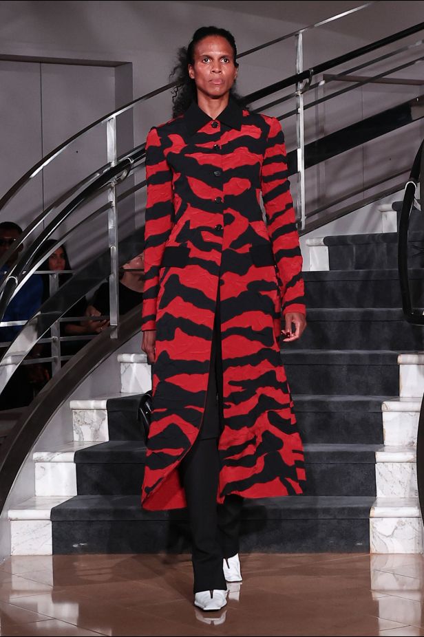 مجموعة ‏Proenza Schouler‏ لربيع 2027... راشيل سكوت تكتب حوارًا بين الإرث والعصرية