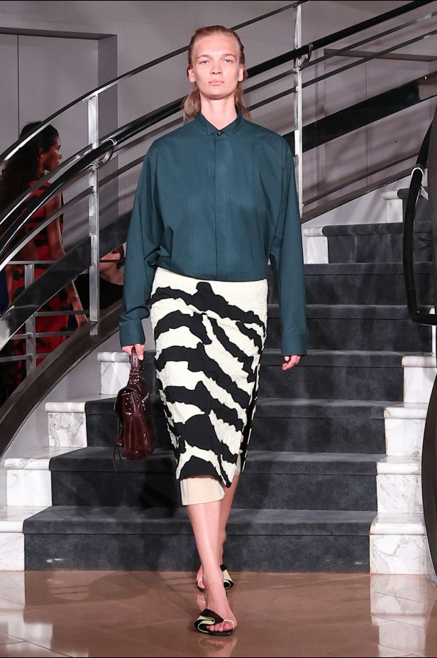 مجموعة ‏Proenza Schouler‏ لربيع 2027... راشيل سكوت تكتب حوارًا بين الإرث والعصرية