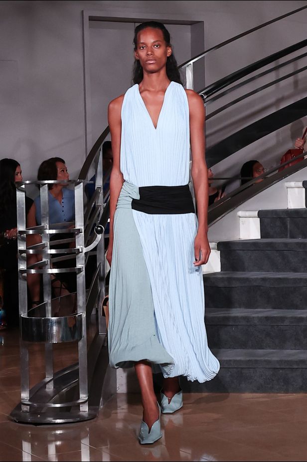 مجموعة ‏Proenza Schouler‏ لربيع 2027... راشيل سكوت تكتب حوارًا بين الإرث والعصرية