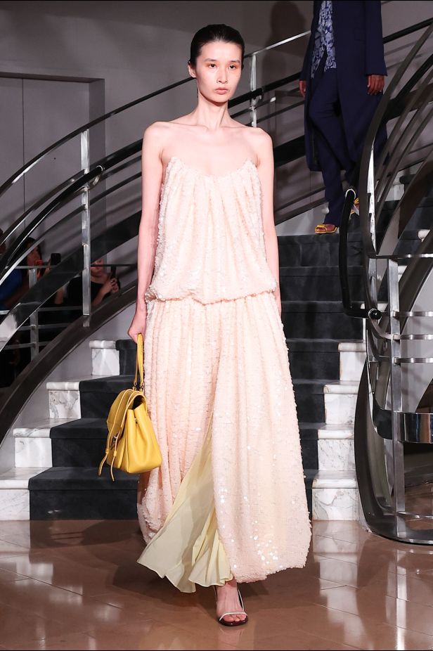 مجموعة ‏Proenza Schouler‏ لربيع 2027... راشيل سكوت تكتب حوارًا بين الإرث والعصرية