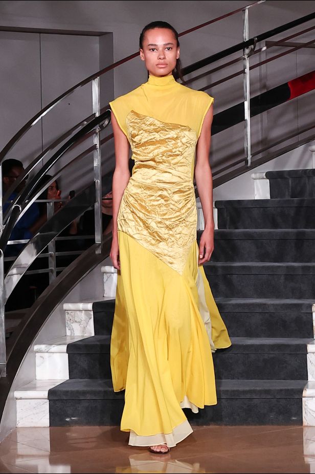 مجموعة ‏Proenza Schouler‏ لربيع 2027... راشيل سكوت تكتب حوارًا بين الإرث والعصرية