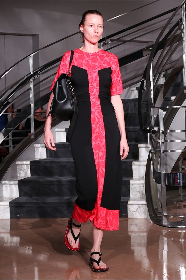 مجموعة ‏Proenza Schouler‏ لربيع 2027... راشيل سكوت تكتب حوارًا بين الإرث والعصرية