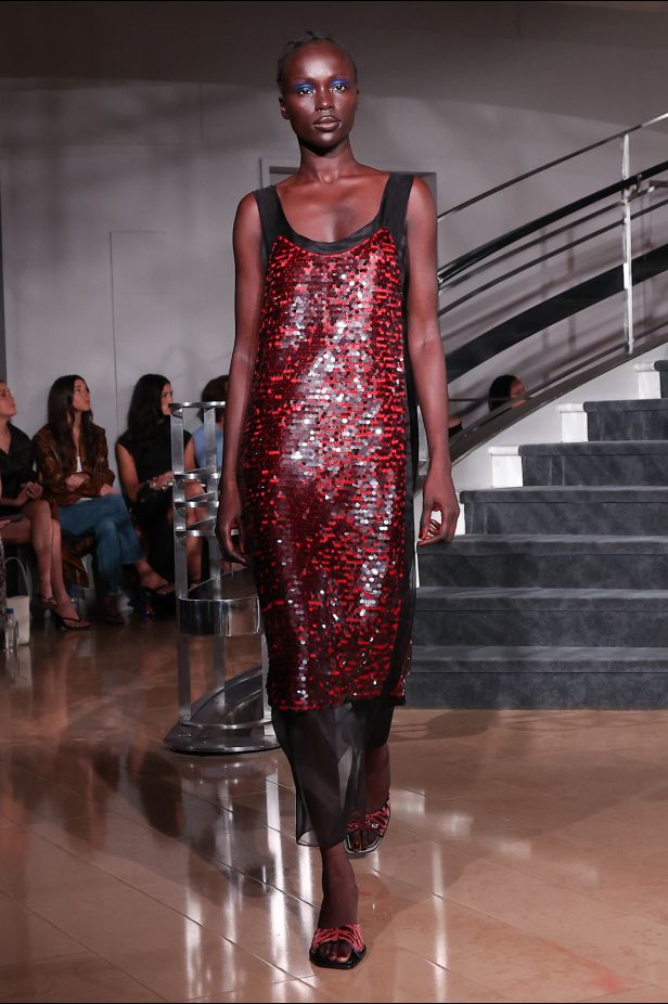 مجموعة ‏Proenza Schouler‏ لربيع 2027... راشيل سكوت تكتب حوارًا بين الإرث والعصرية