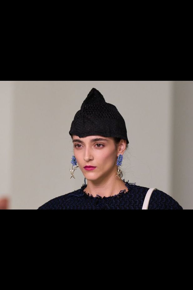 حين يفقد الجلد وزنه… Bottega Veneta تبحث عن الخفة في ربيع وصيف 2027